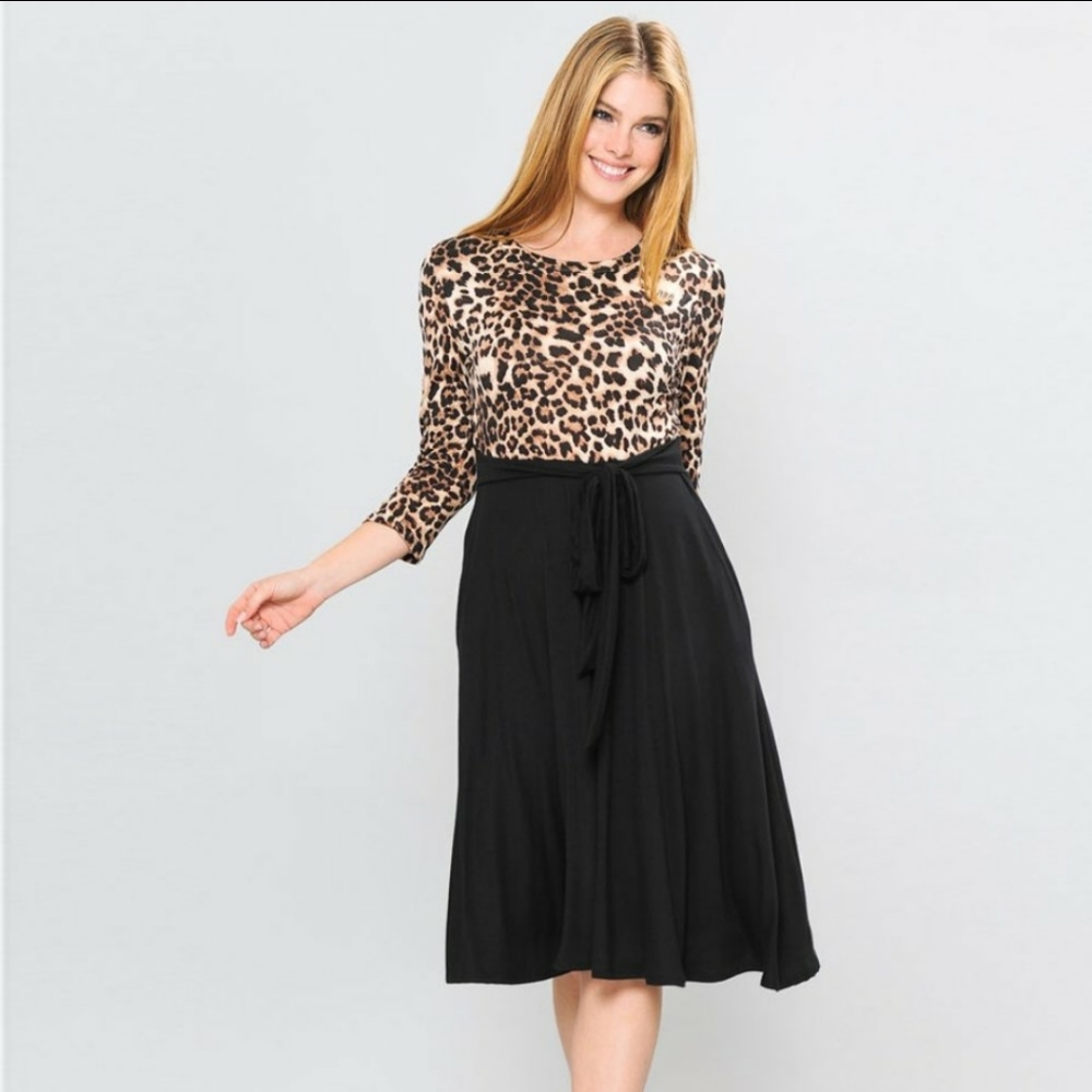 SALE!🔥LAST 2! Leopard Print Midi Wrap Dress